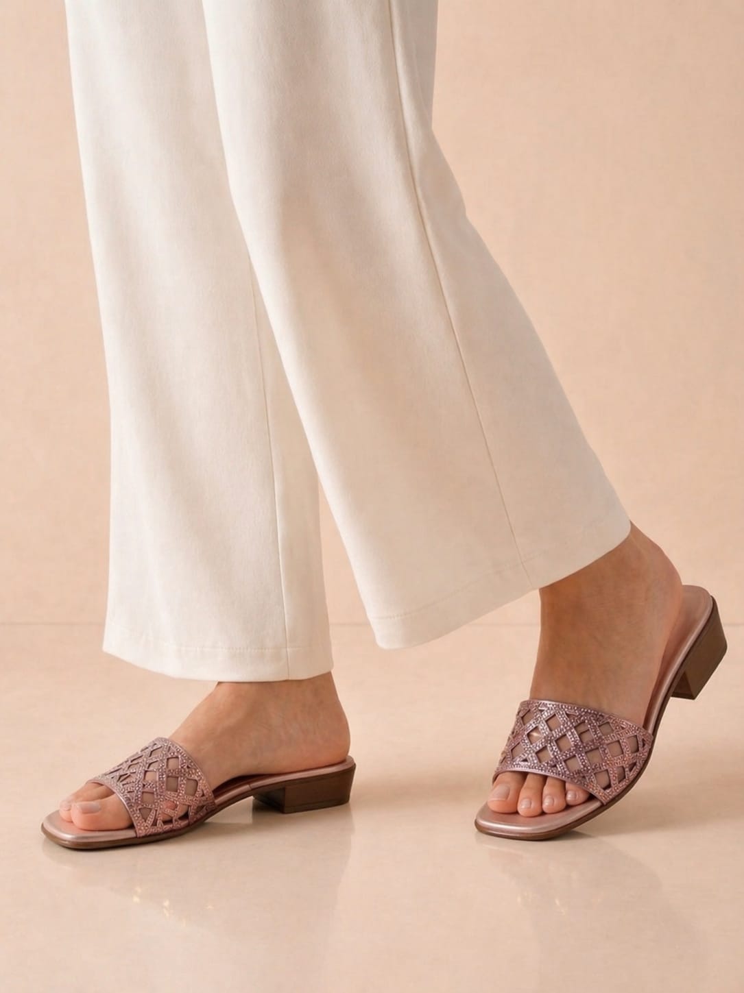 Gulabi Glow Sliders Secondary image