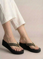 VELORA BLACK&GOLD V-SHAPE